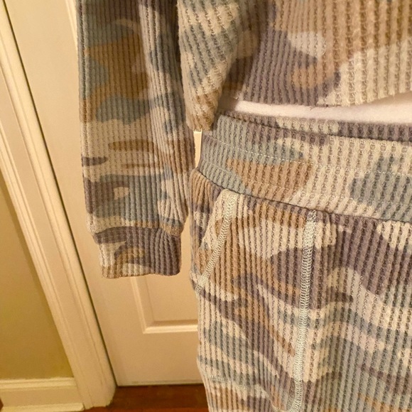 Z Supply Camo Waffle Knit Sweat Set 🩶🤍🤎🩵 - Picture 4 of 16
